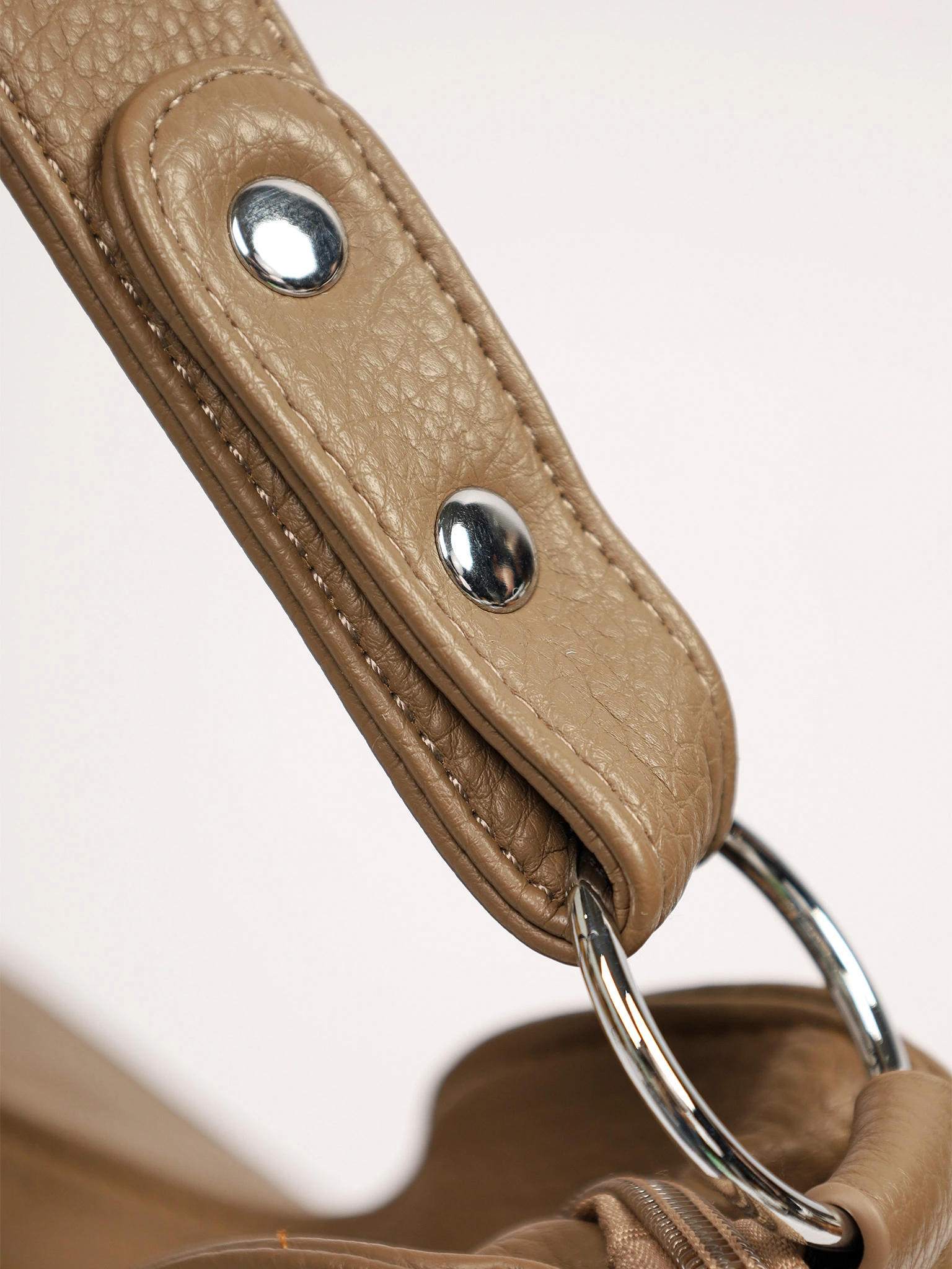 Сумка-шоппер  с боковыми карманами и декоративными пуллерами в ассортименте